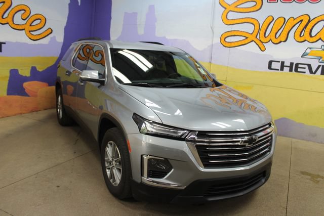 Used 2023 Chevrolet Traverse LT FWD image 2