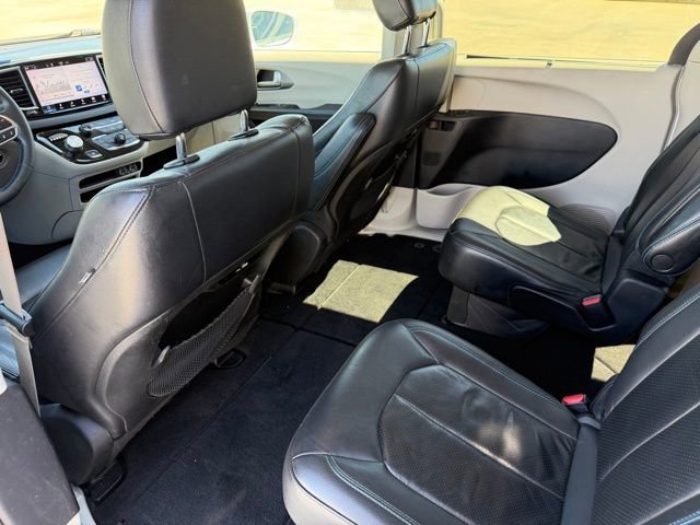 Used 2021 Chrysler Pacifica Touring-L FWD image 22
