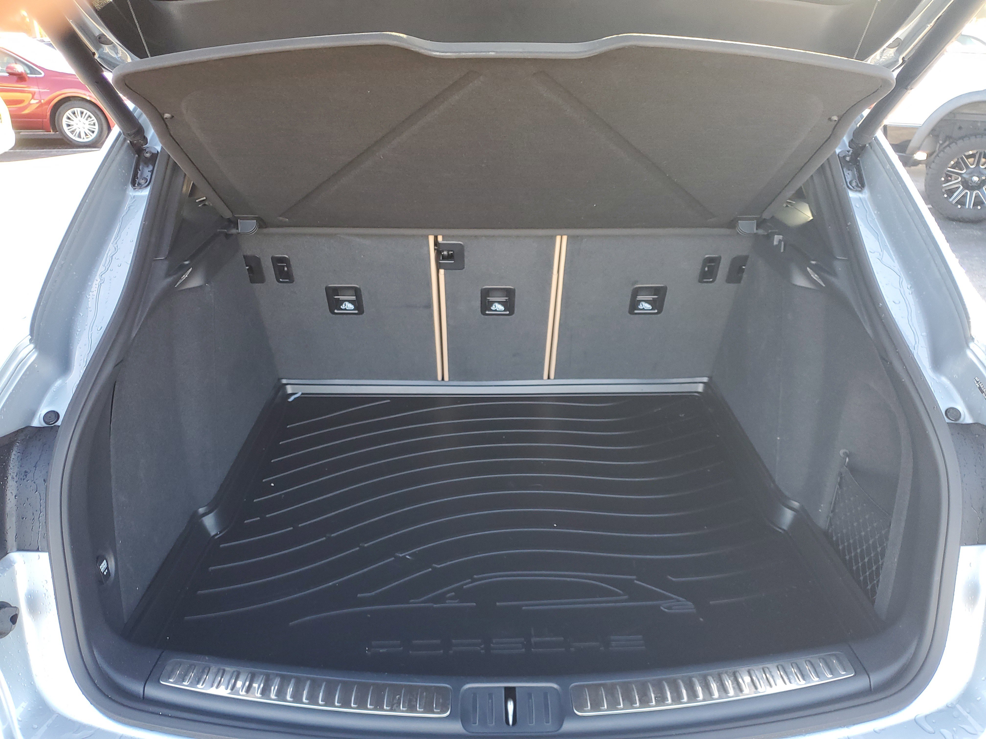 Used 2021 Porsche Macan image 7