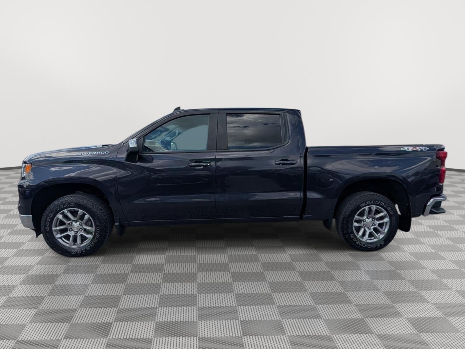 Used 2022 Chevrolet Silverado 1500 LT w/ Protection Package AWD/4WD image 2