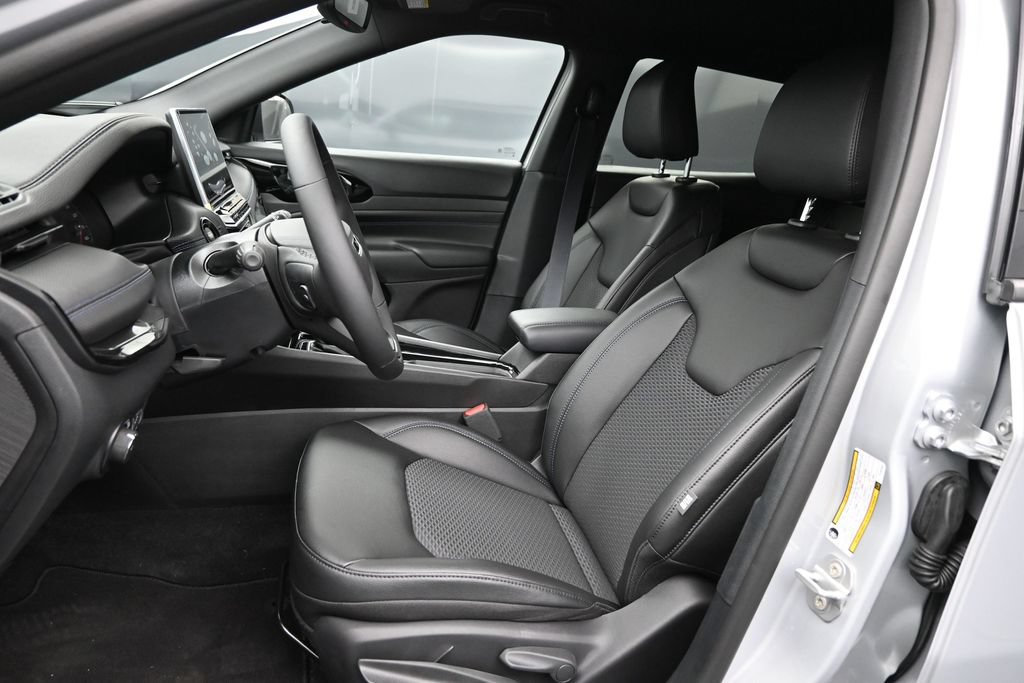 New 2026 Jeep Compass Latitude AWD/4WD image 2