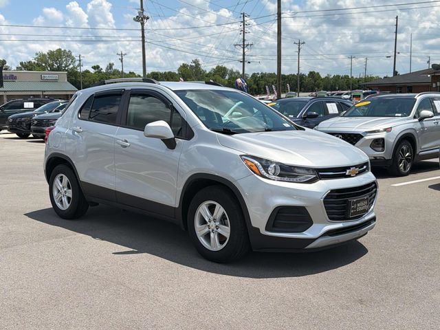 Used 2022 Chevrolet Trax LT w/ LT Convenience Package FWD image 3
