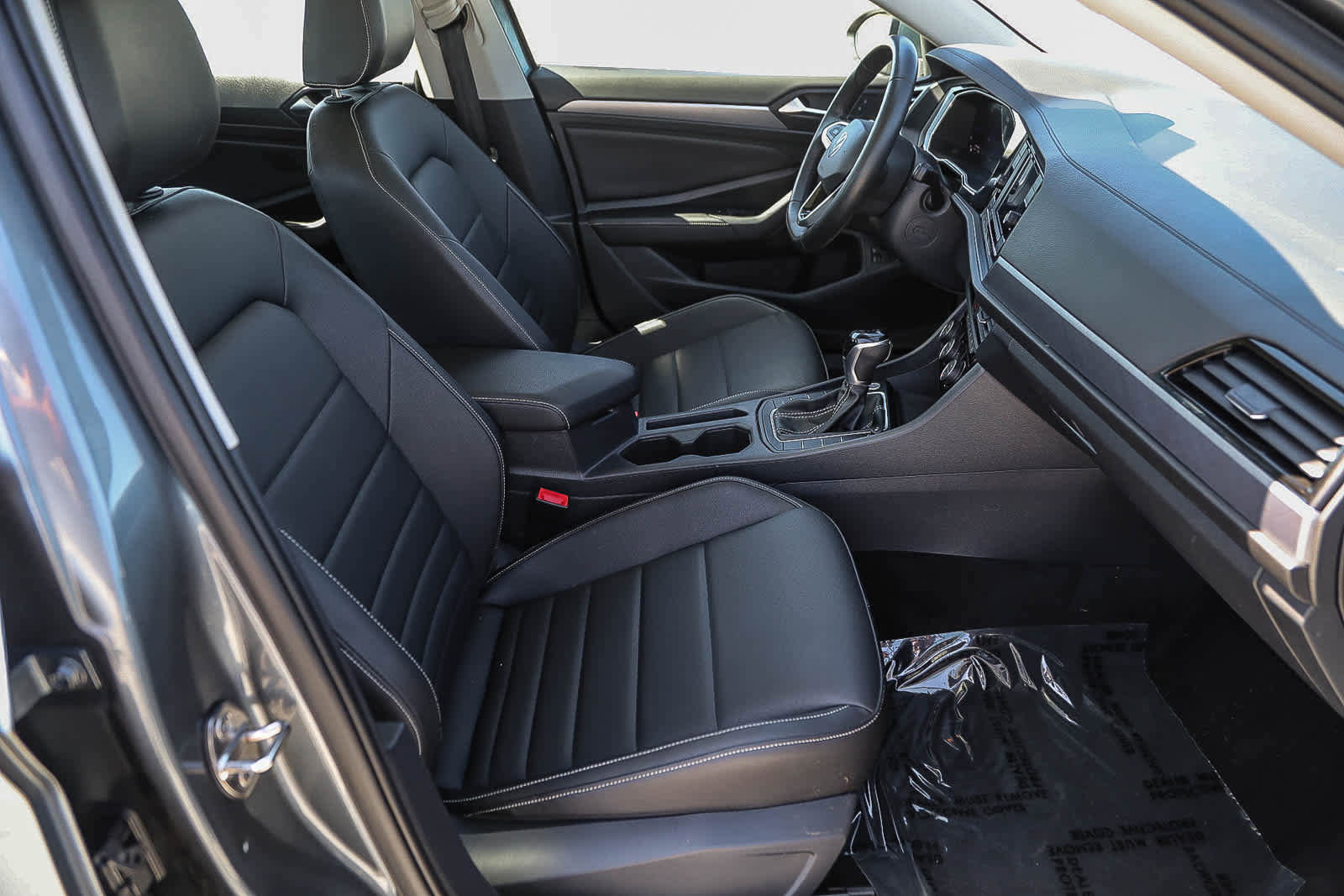 Used 2024 Volkswagen Jetta SE FWD image 16