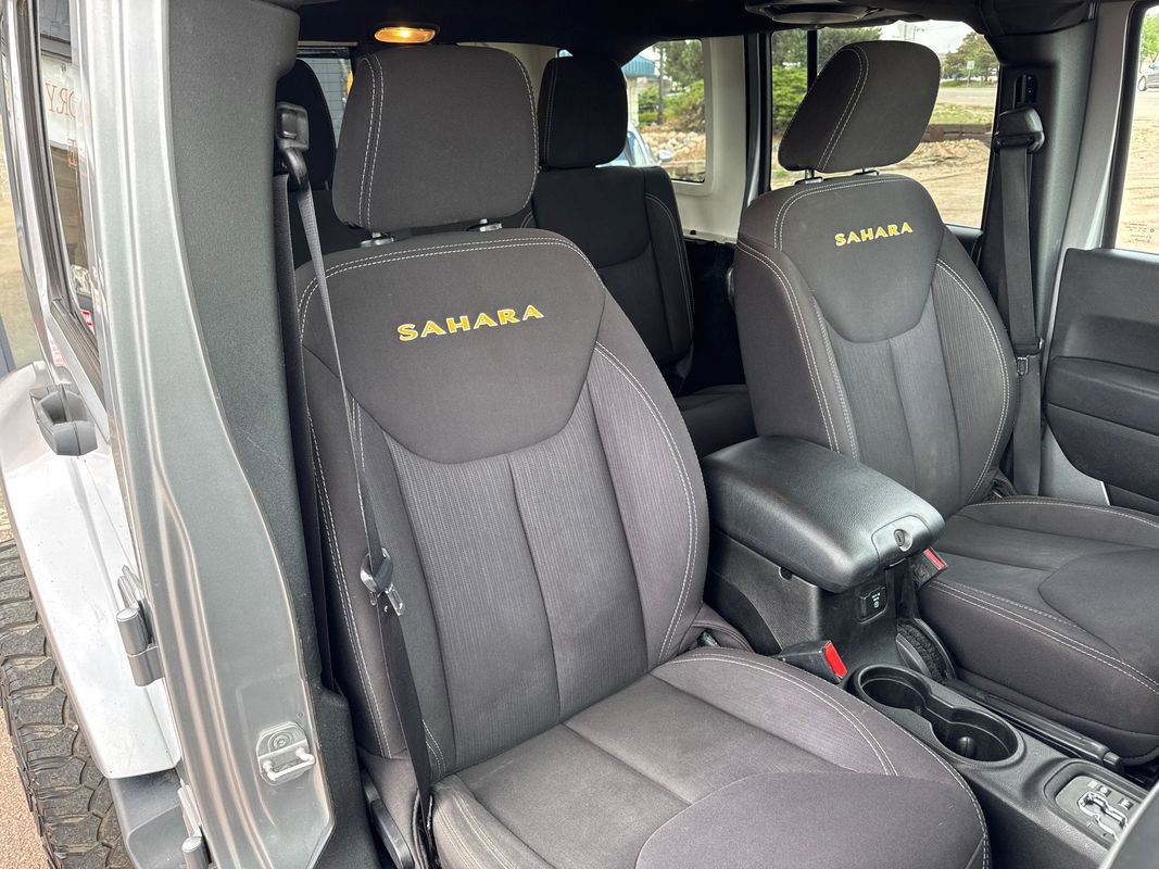 Used 2014 Jeep Wrangler Unlimited Sahara w/ Connectivity Group AWD/4WD image 19