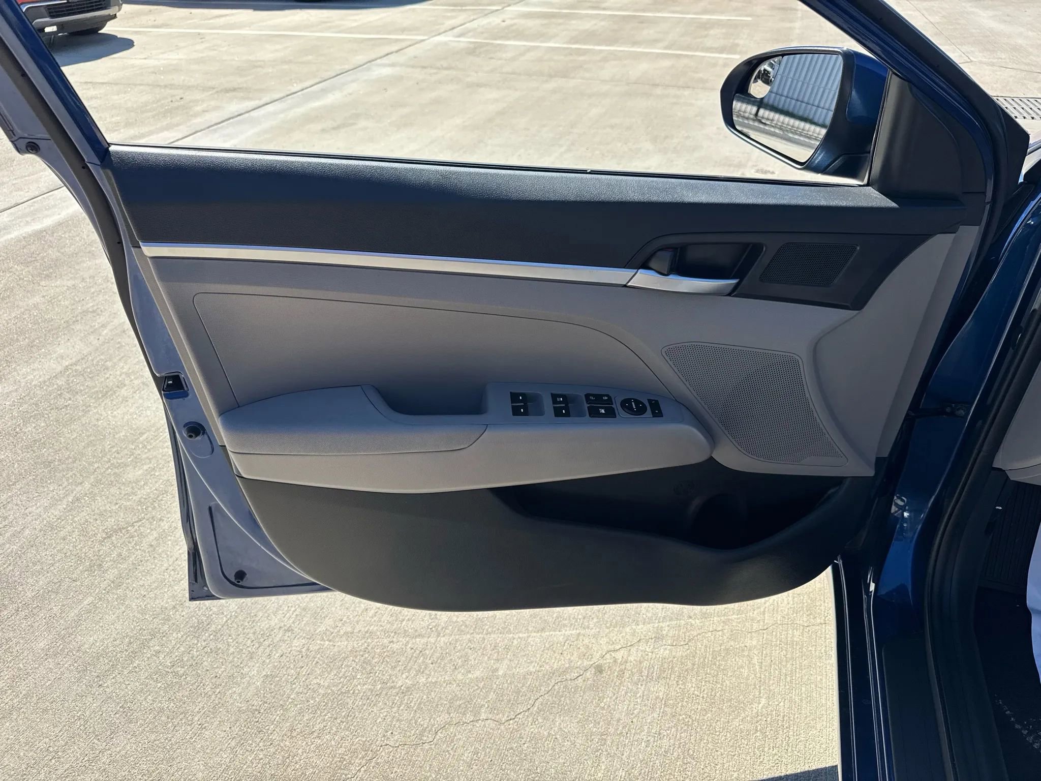 Used 2020 Hyundai Elantra SE image 21