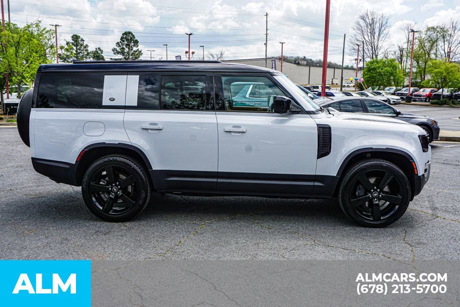 Used 2023 Land Rover Defender 130 SE image 9