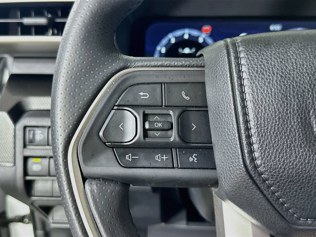 Used 2025 Toyota 4Runner Limited AWD/4WD image 23