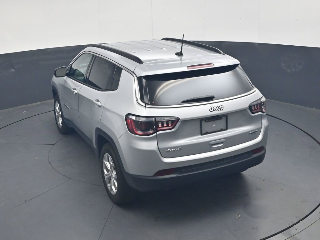Used 2024 Jeep Compass Latitude AWD/4WD image 29
