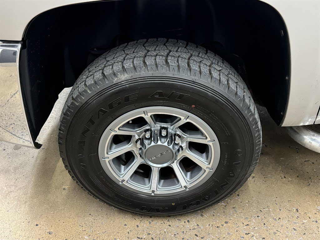 Used 2008 Chevrolet Silverado 2500 LTZ w/ Suspension Package, Off-Road RWD image 7