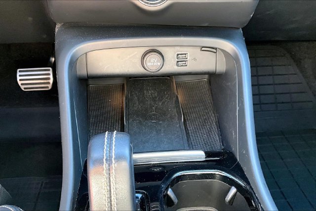 Used 2021 Volvo XC40 T5 R-Design w/ Advanced Package AWD/4WD image 16