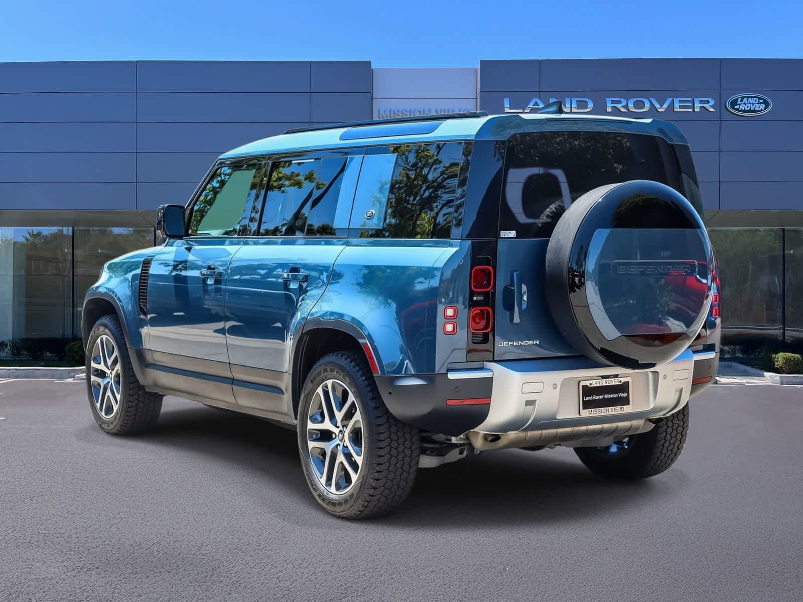 Used 2023 Land Rover Defender 110 S AWD/4WD image 5