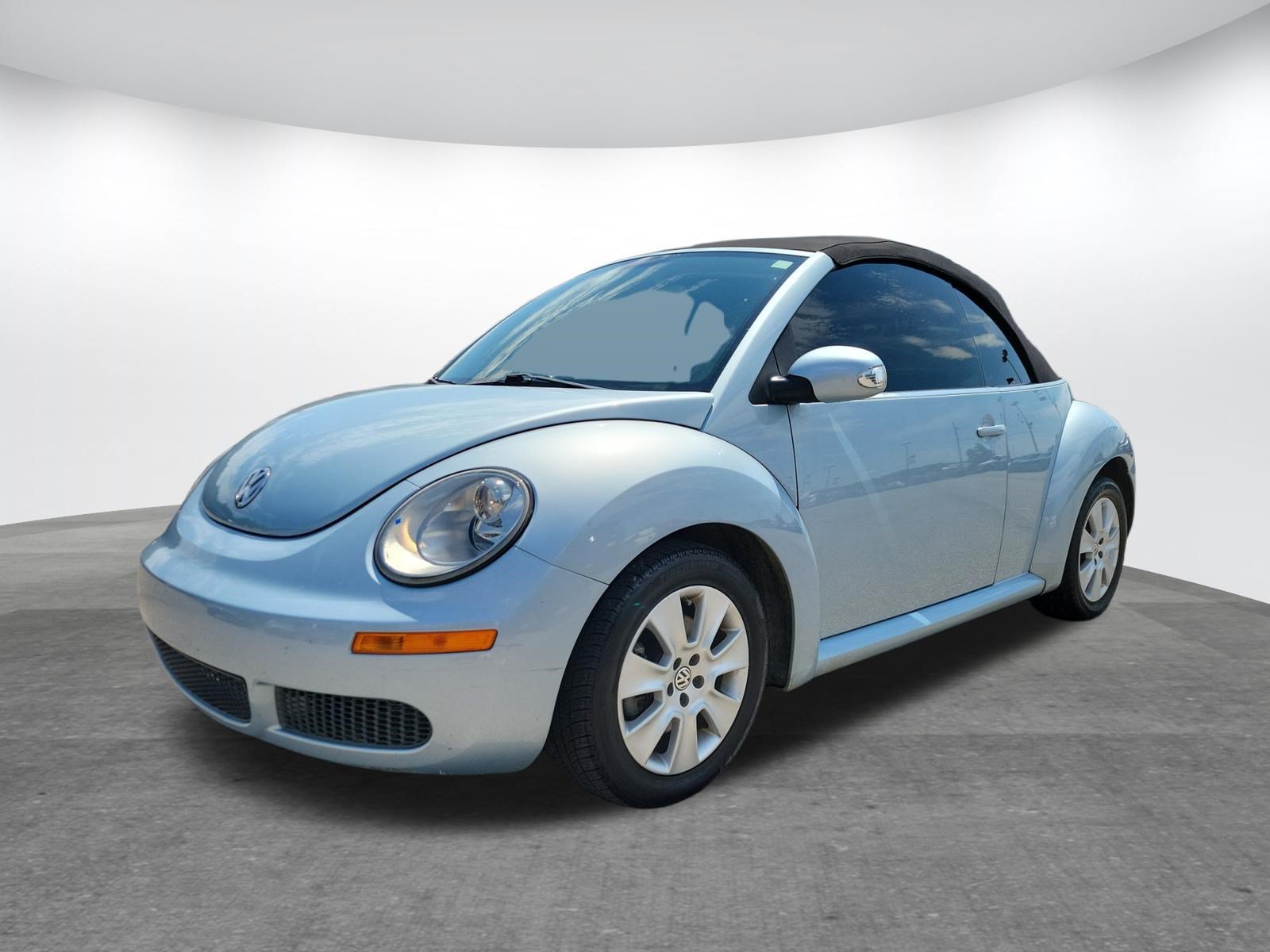 Used 2010 Volkswagen Beetle Convertible FWD image 16
