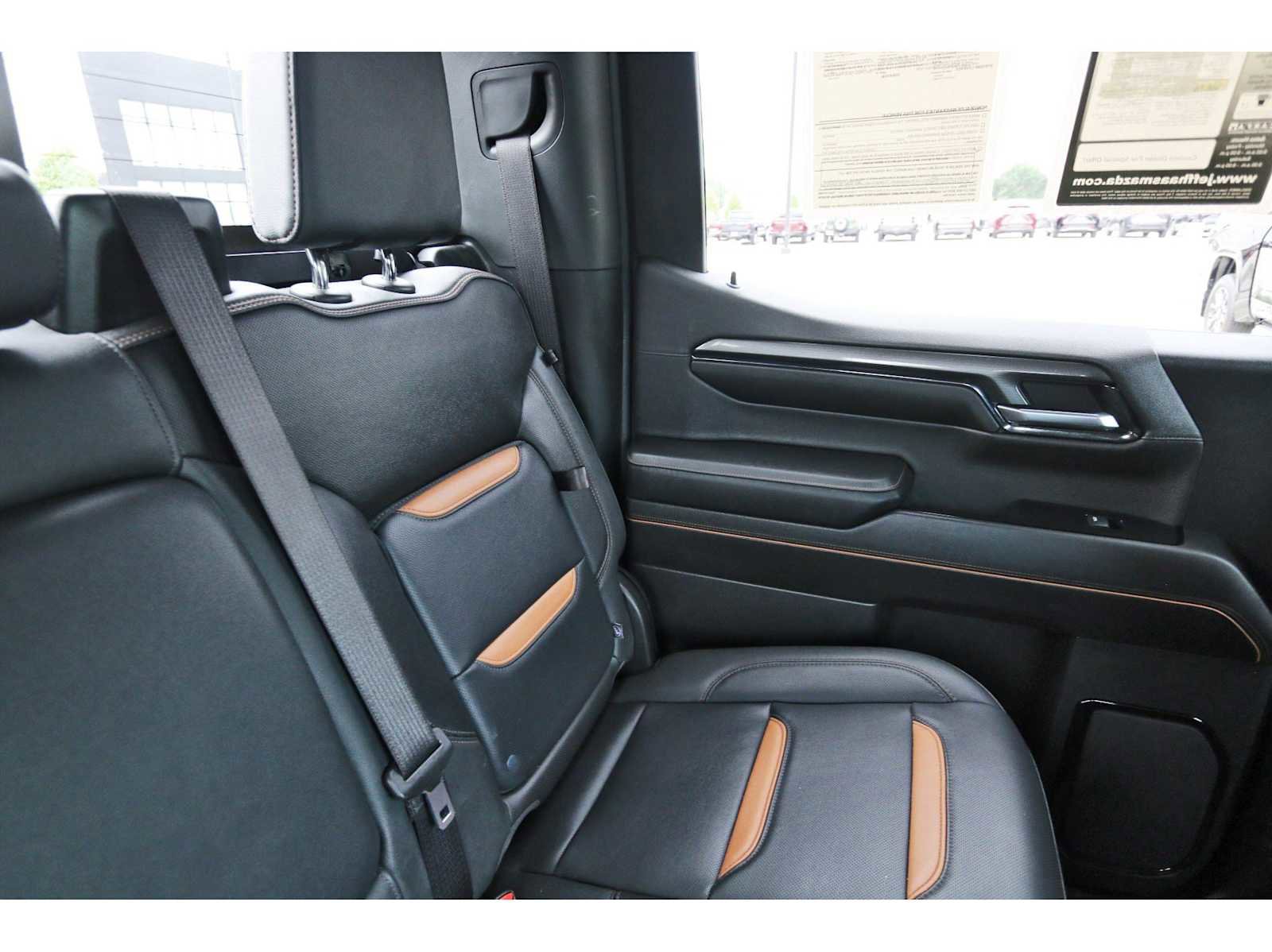 Used 2024 GMC Sierra 1500 AT4 w/ Technology Package image 10