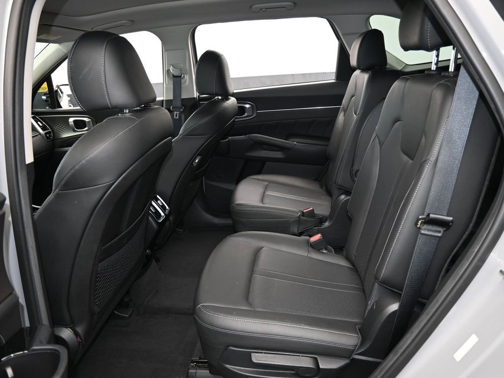Used 2023 Kia Sorento SX image 35