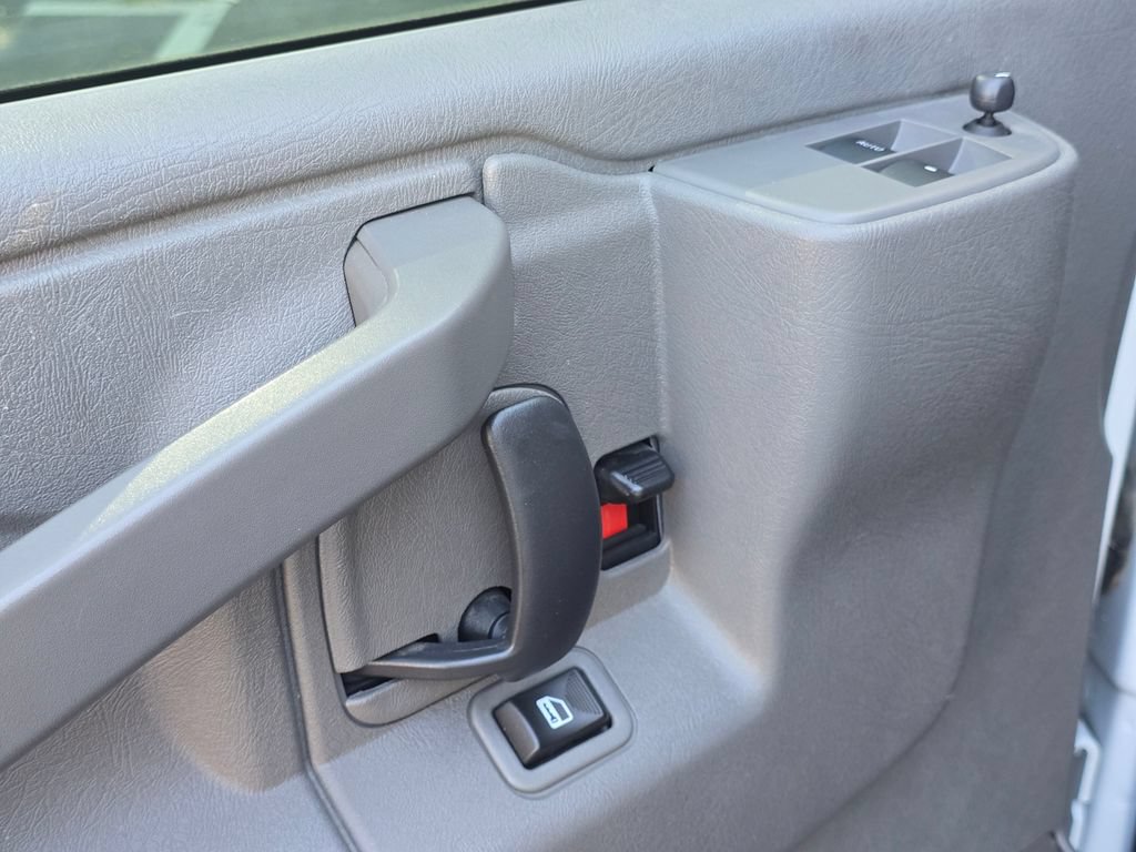 Used 2017 Chevrolet Express 2500 LS RWD image 23