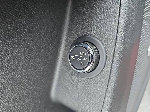 Used 2023 Chevrolet Traverse RS image 31