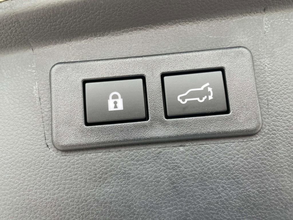 Certified 2025 Subaru Outback Touring XT image 11