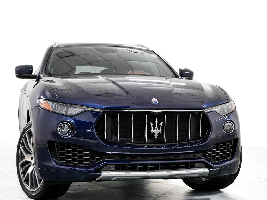 Used 2018 Maserati Levante GranLusso AWD/4WD image 3