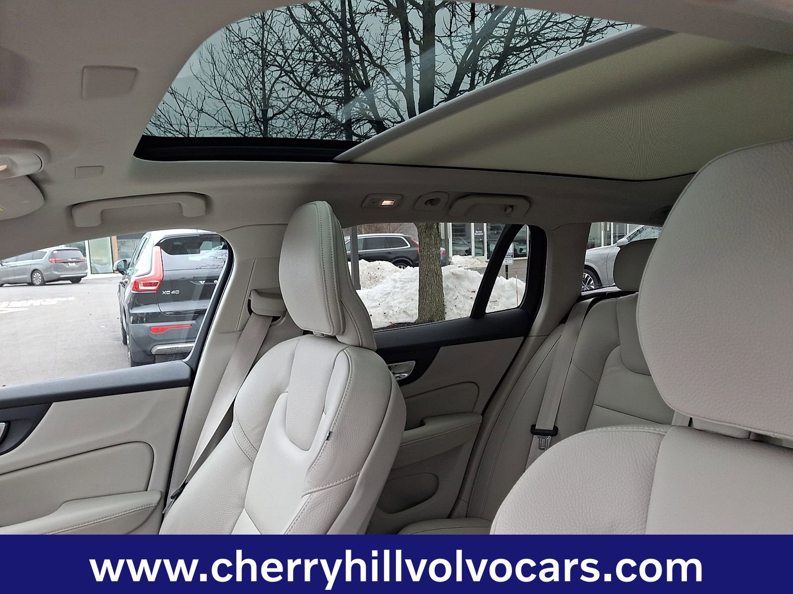 Certified 2023 Volvo V60 B5 Cross Country Plus w/ Protection Package Premier image 15