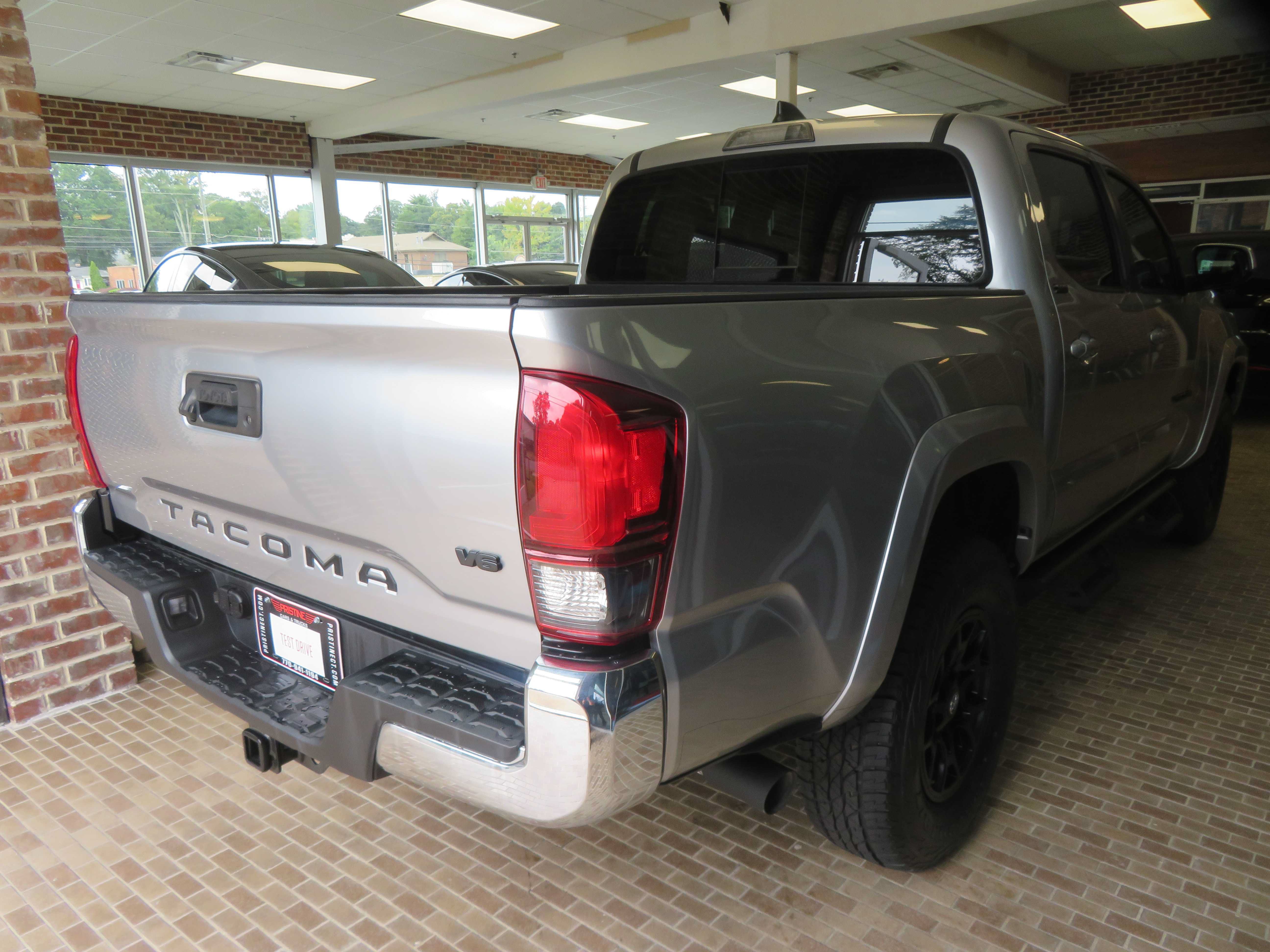 Used 2022 Toyota Tacoma SR5 RWD image 4