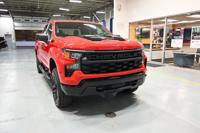 New 2026 Chevrolet Silverado 1500 Custom Trail Boss w/ Turbomax Blackout Package AWD/4WD image 3