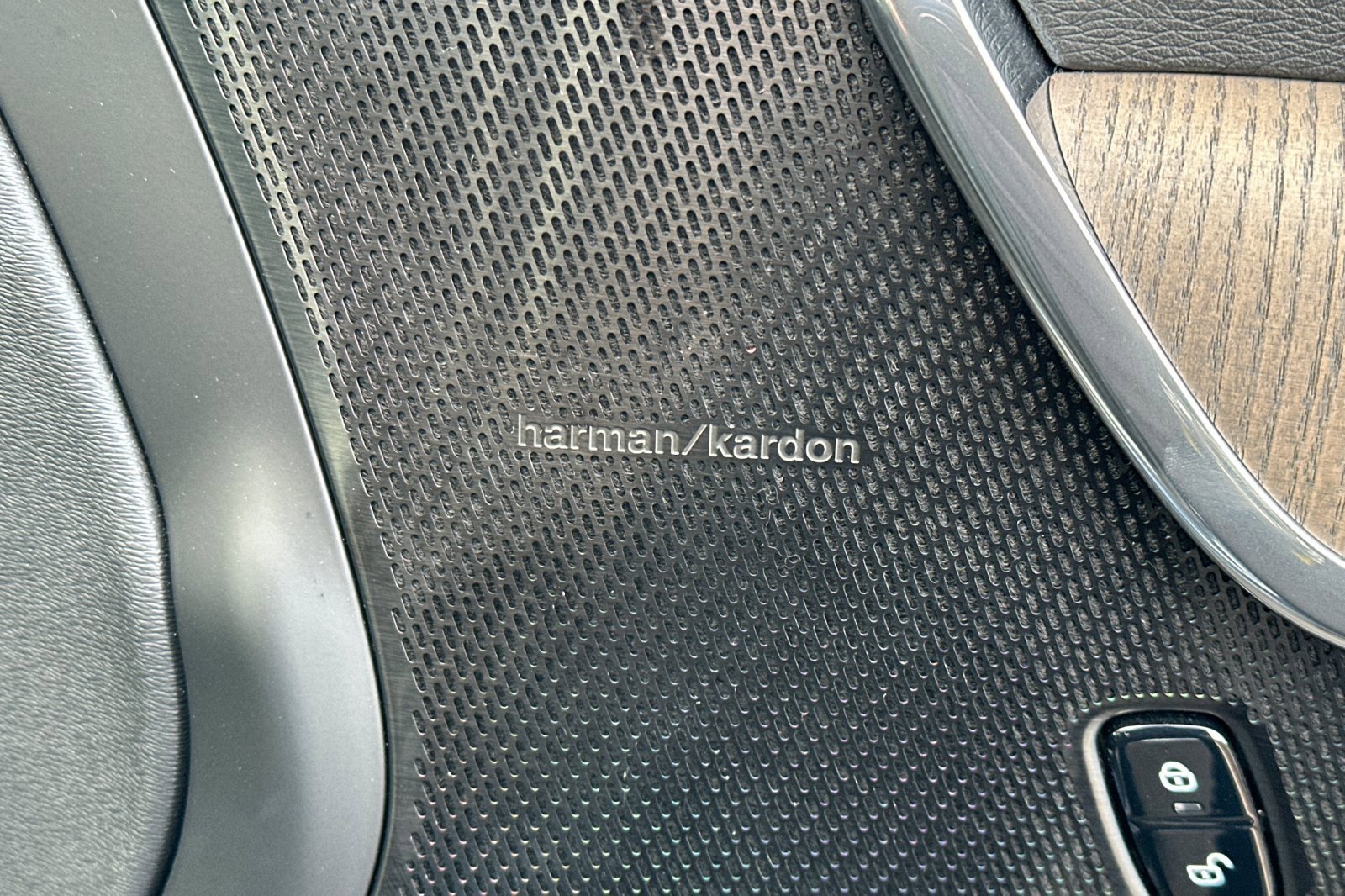 Used 2025 Volvo S90 B6 Plus w/ Protection Package Premier image 19