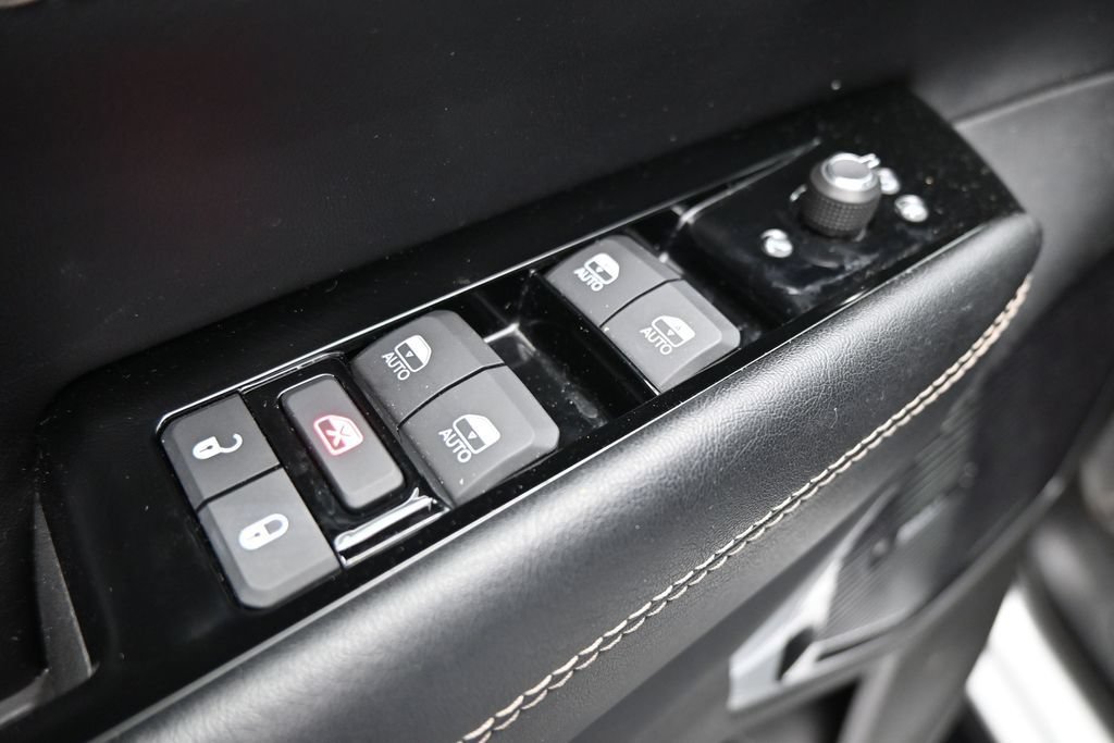 Used 2025 Jeep Wagoneer Series III w/ Premium Group I AWD/4WD image 11