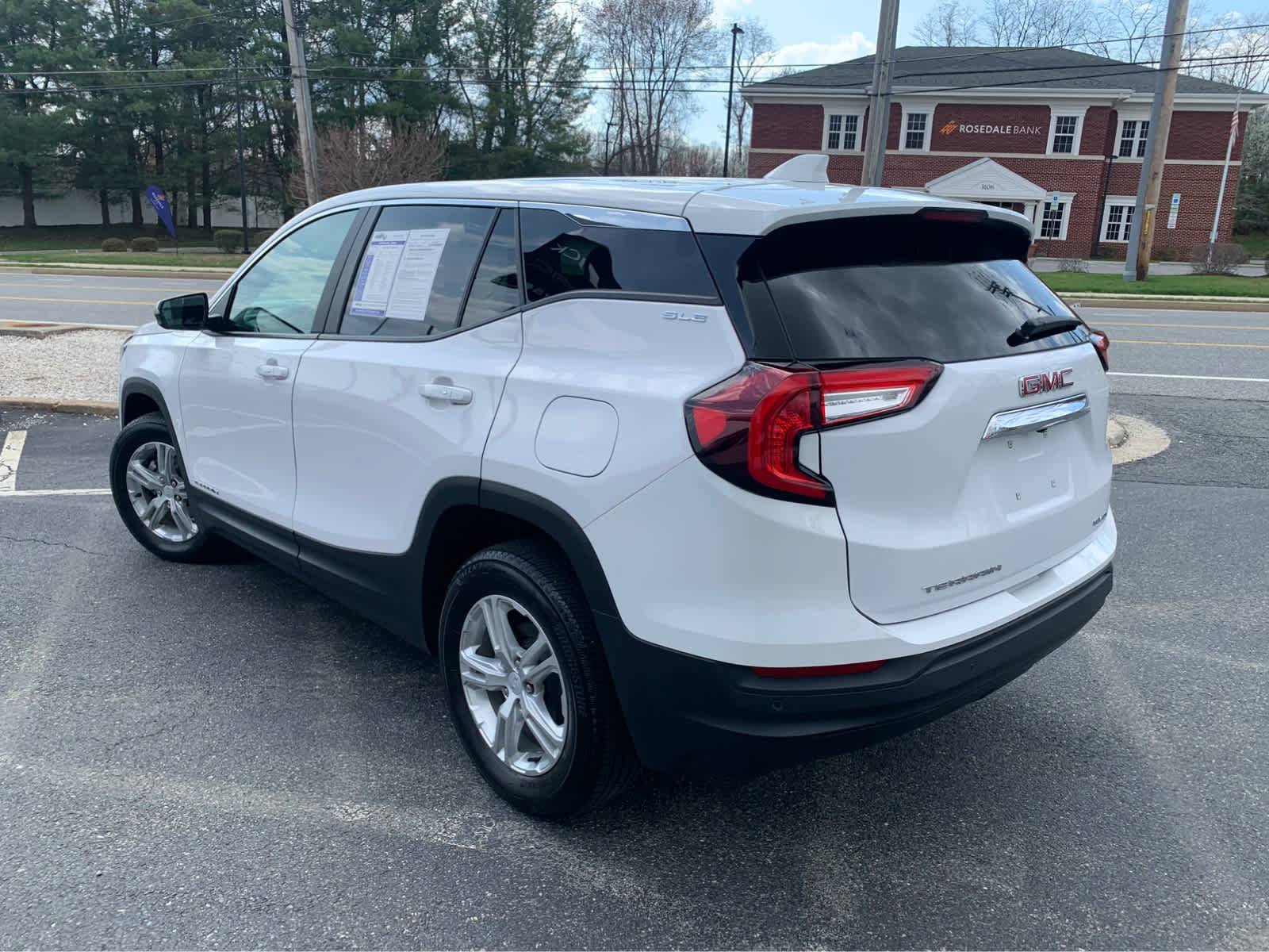 Used 2023 GMC Terrain SLE image 4