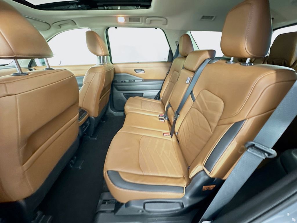 Used 2024 Nissan Pathfinder Platinum w/ Cargo Package image 34