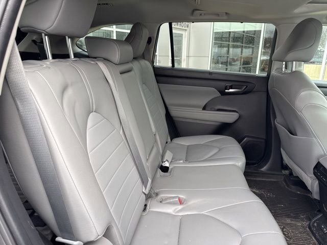Used 2023 Toyota Highlander XLE image 27