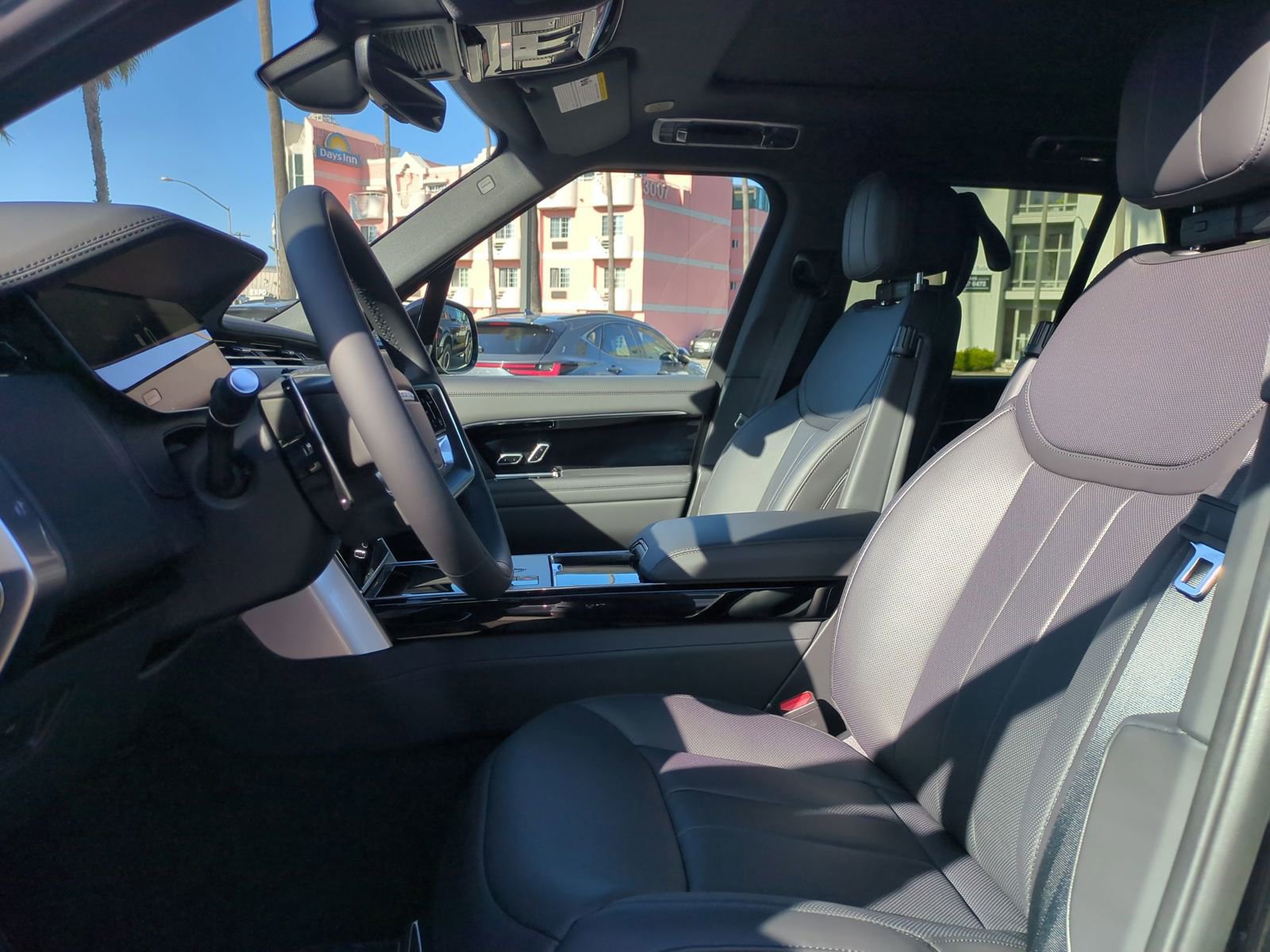 New 2026 Land Rover Range Rover SE image 15