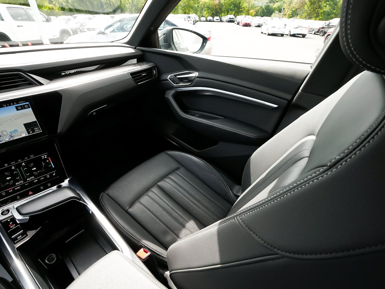 Used 2024 Audi Q8 e-tron Premium Plus w/ Premium Plus Package AWD/4WD image 45