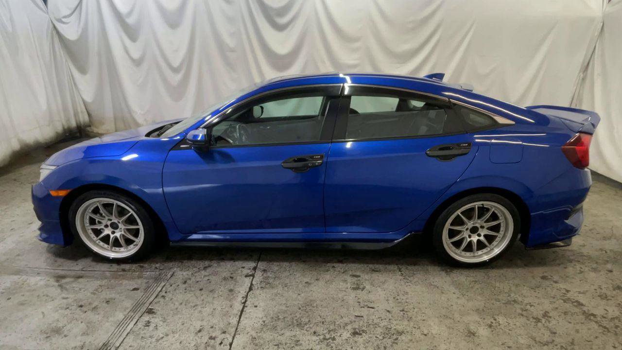 Used 2017 Honda Civic Touring image 5