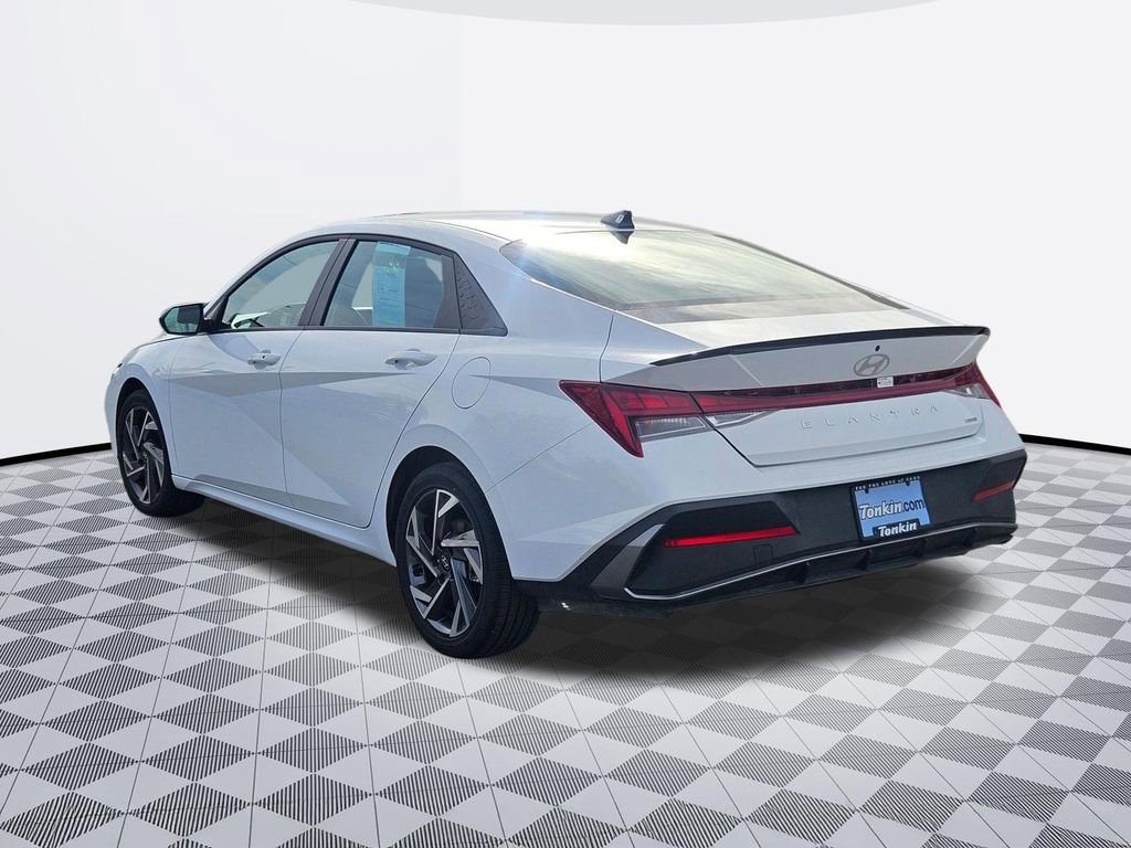 Certified 2025 Hyundai Elantra SEL image 4