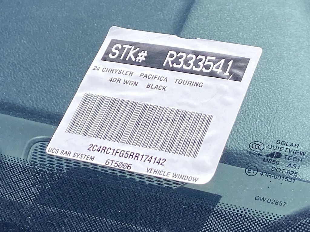 Used 2024 Chrysler Pacifica Touring FWD image 37