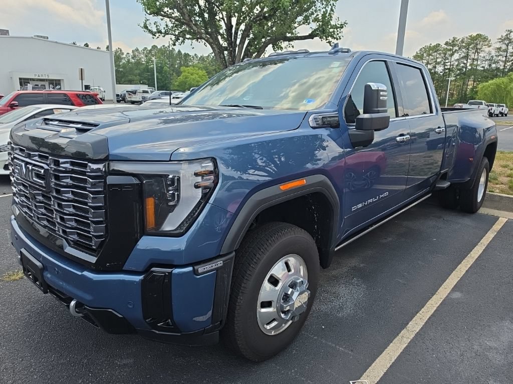 Used 2026 GMC Sierra 3500 Denali Ultimate AWD/4WD image 2