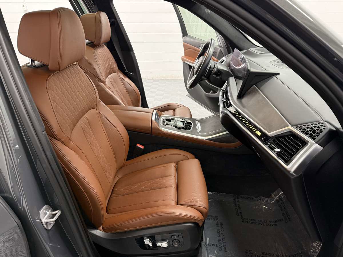 Used 2023 BMW X7 M60i image 22