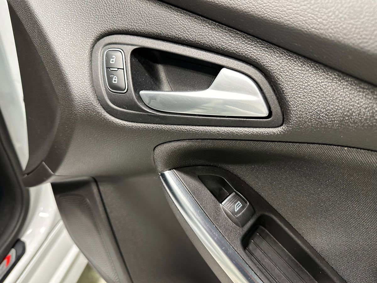 Used 2018 Ford Focus ST w/ Equipment Group 401A FWD image 11