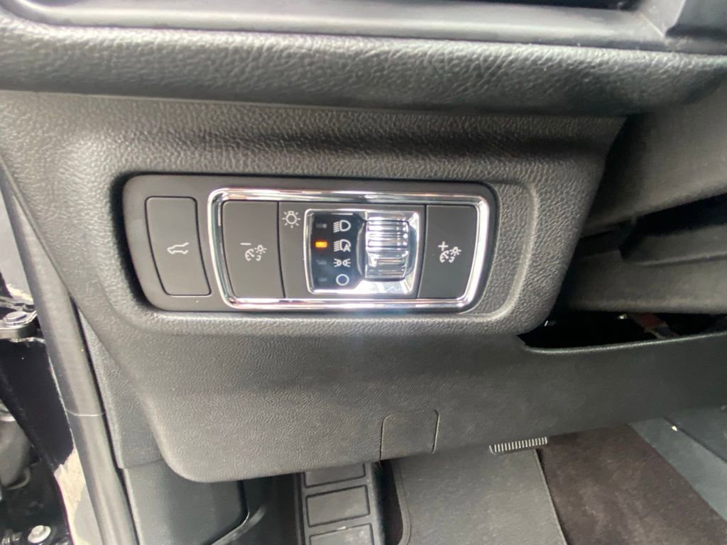 Used 2021 Lincoln Corsair AWD w/ Premium Package image 12