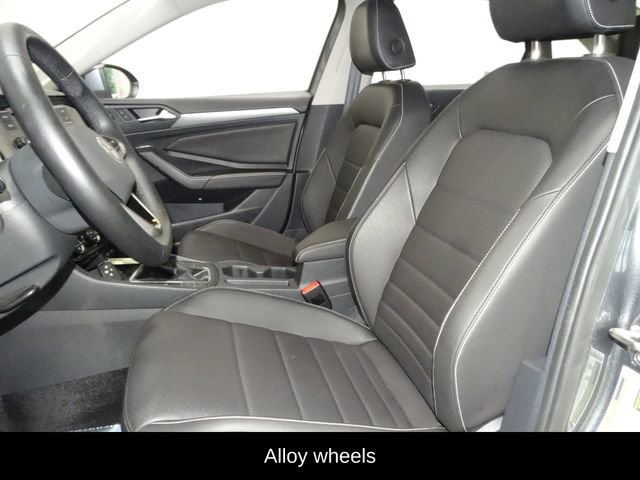 Used 2024 Volkswagen Jetta SE image 8