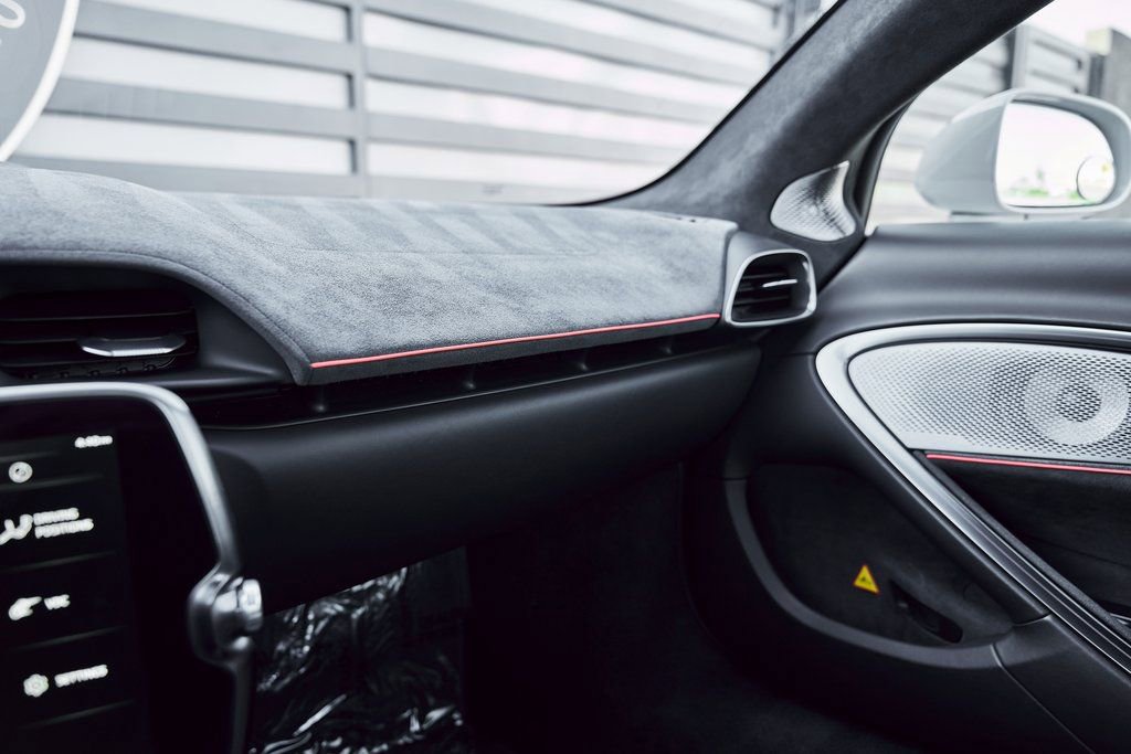 Used 2023 McLaren Artura RWD image 72