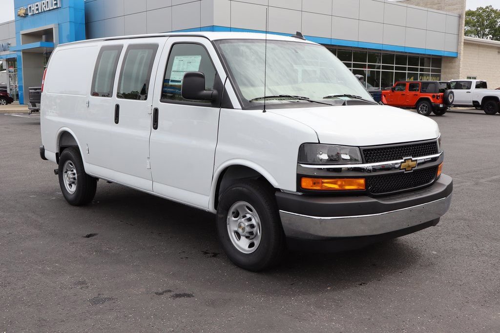 New 2025 Chevrolet Express 3500 w/ Chrome Appearance Package RWD image 2