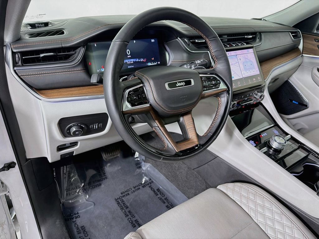 Used 2022 Jeep Grand Cherokee Summit w/ Adv Protech Group IV AWD/4WD image 9