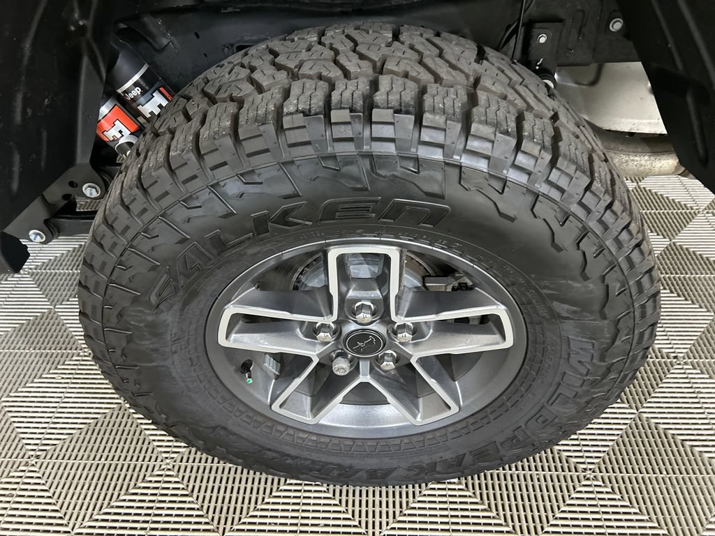 Used 2025 Jeep Gladiator Mojave w/ Convenience Group AWD/4WD image 11