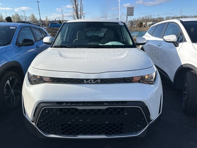 Used 2025 Kia Soul LX image 2