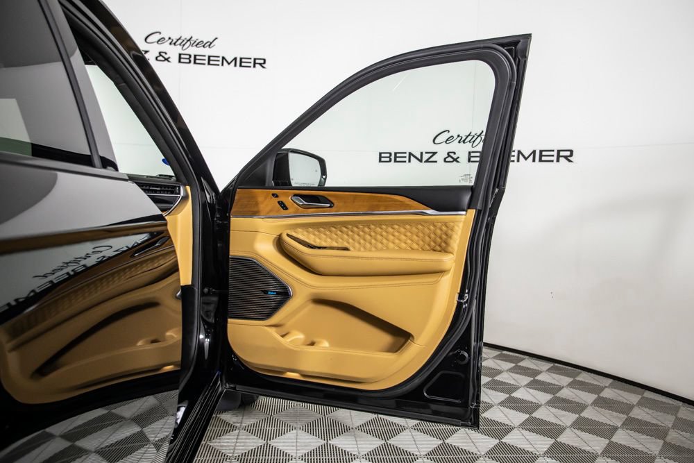 Used 2024 Jeep Grand Cherokee Summit AWD/4WD image 17