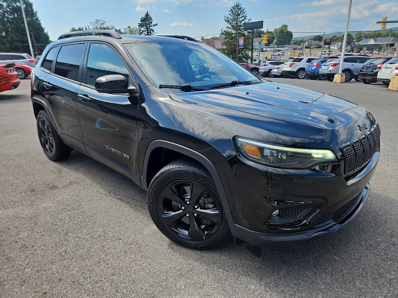 Used 2020 Jeep Cherokee Latitude Plus image 3