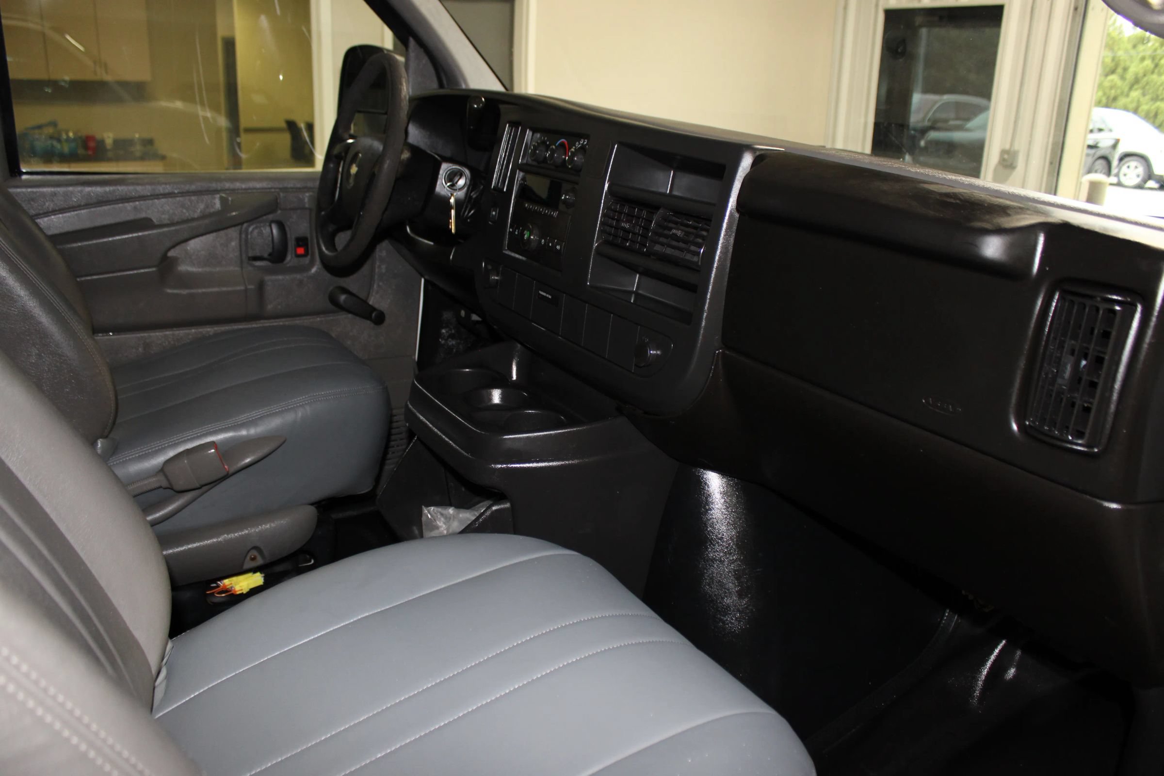 Used 2009 Chevrolet Express 1500 RWD image 21