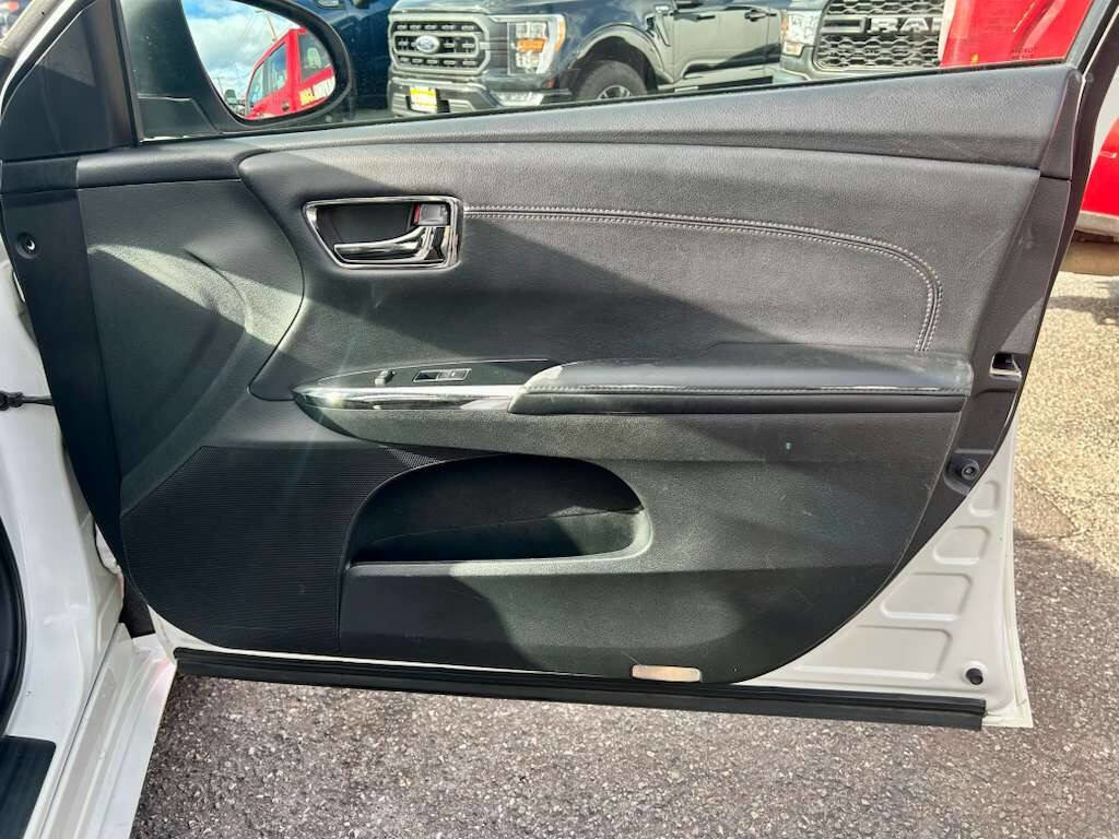 Used 2013 Toyota Avalon XLE image 16