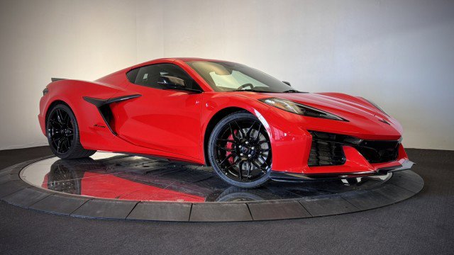 Used 2024 Chevrolet Corvette Z06 w/ Stealth Interior Trim Package RWD image 18
